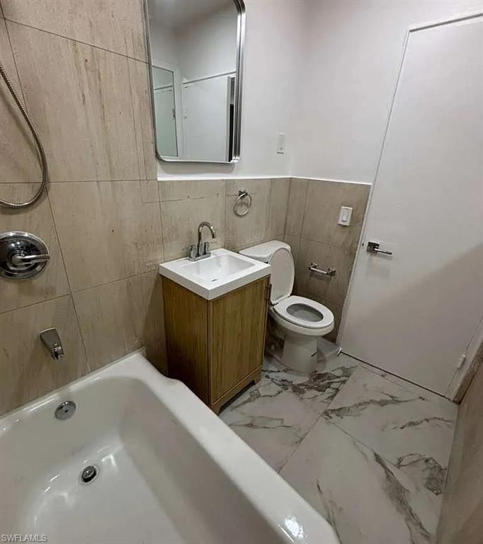 BISCAYNE APTS - Residential Lease