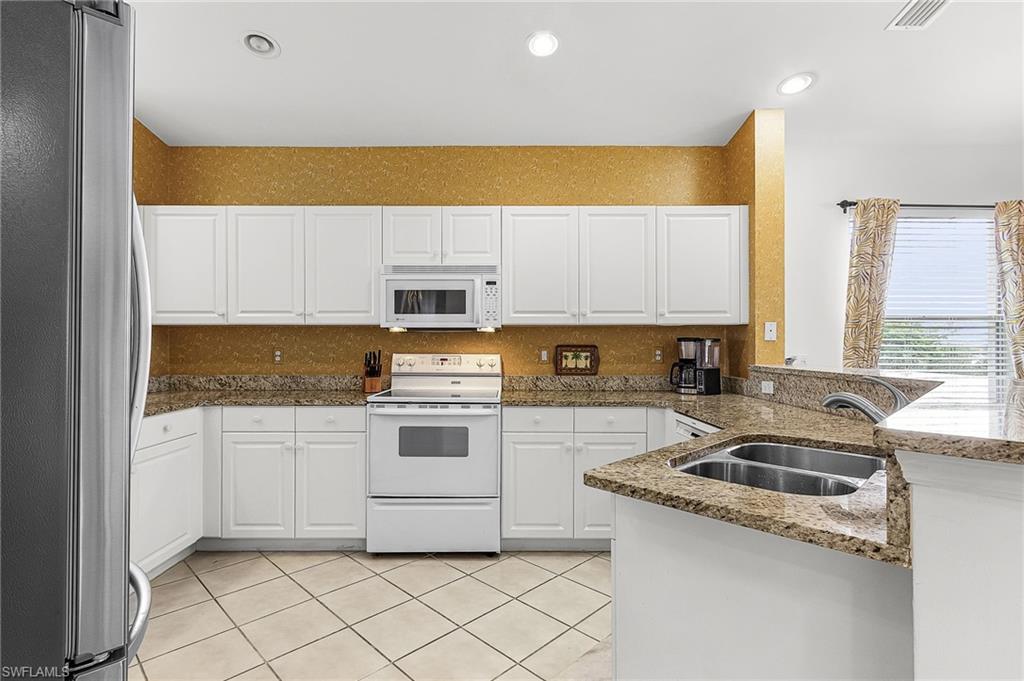 FAIRWAY VILLAS - Residential