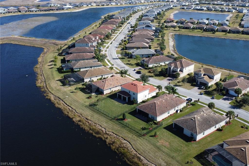 HAMPTON LAKES - Residential