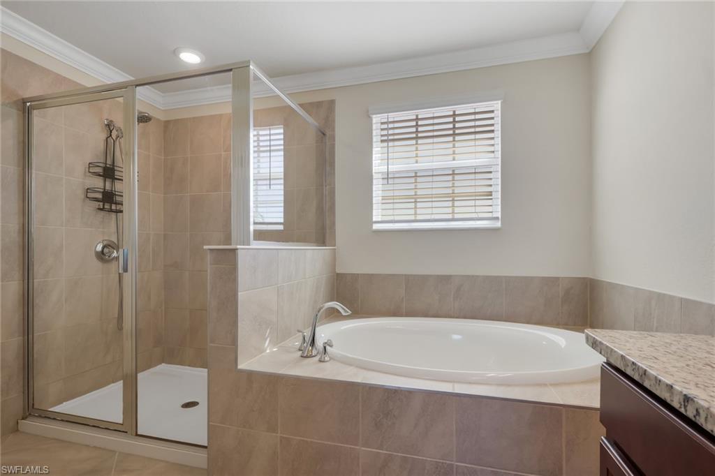 HAMPTON LAKES - Residential