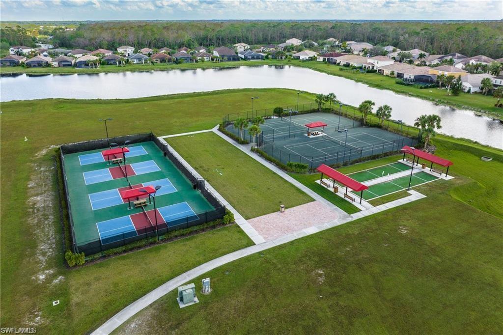 HAMPTON LAKES - Residential