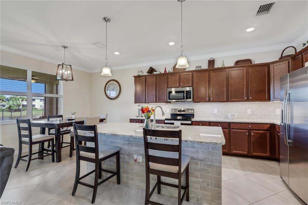 HAMPTON LAKES - Residential