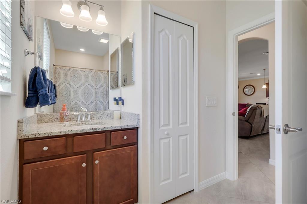 HAMPTON LAKES - Residential