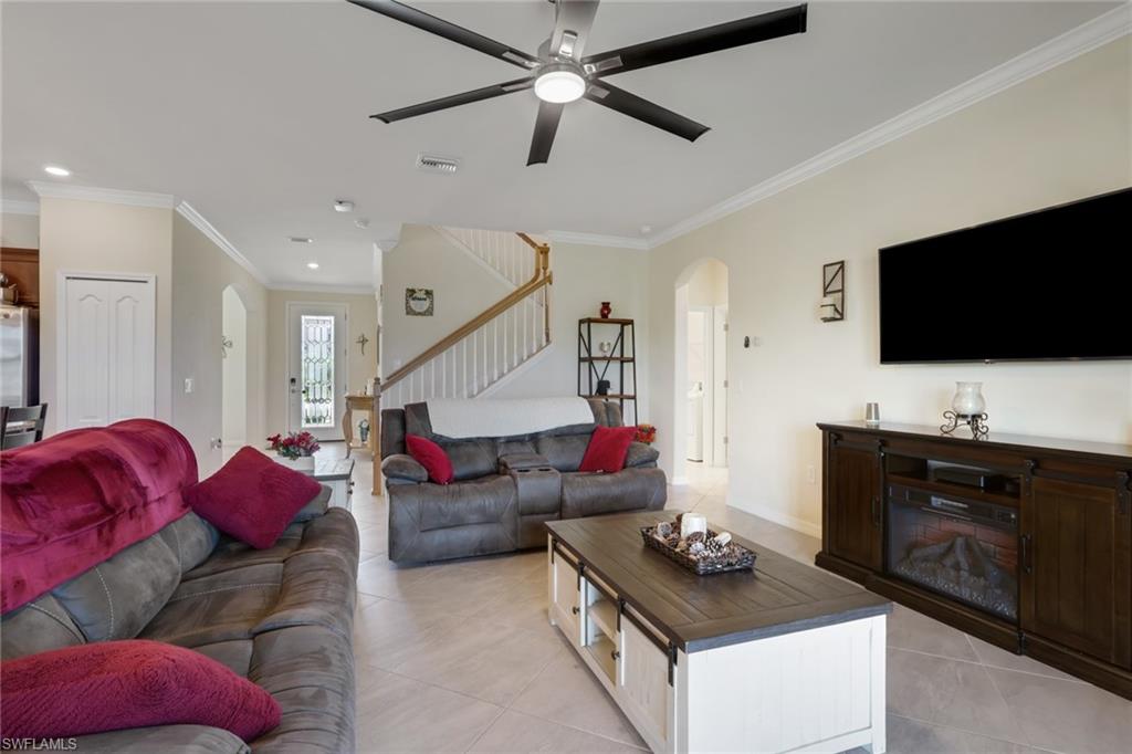 HAMPTON LAKES - Residential