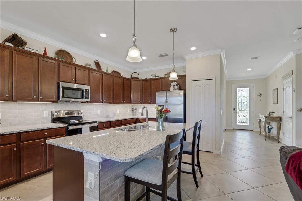 HAMPTON LAKES - Residential