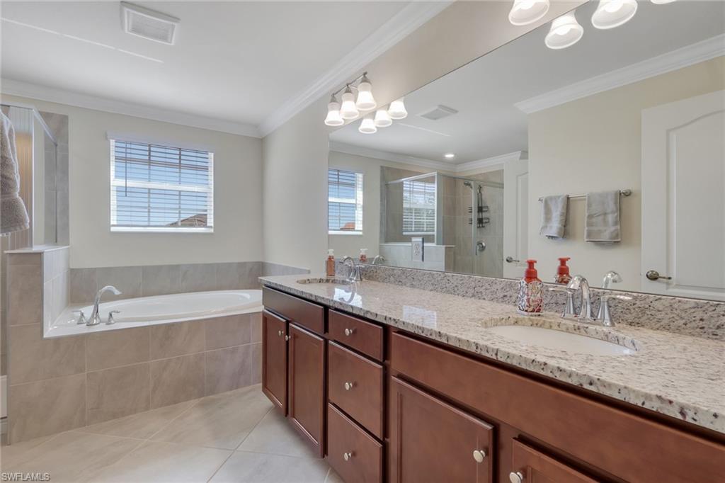 HAMPTON LAKES - Residential