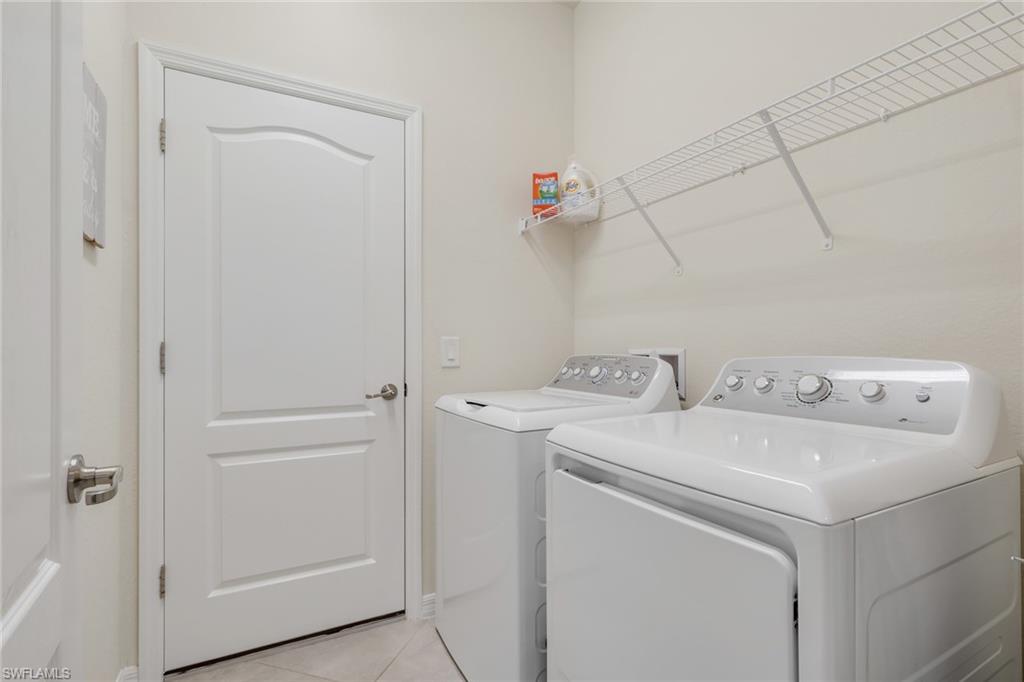 HAMPTON LAKES - Residential