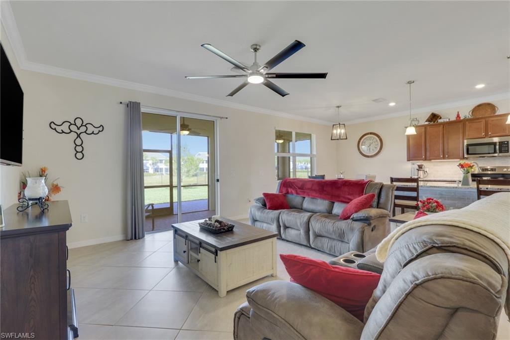 HAMPTON LAKES - Residential