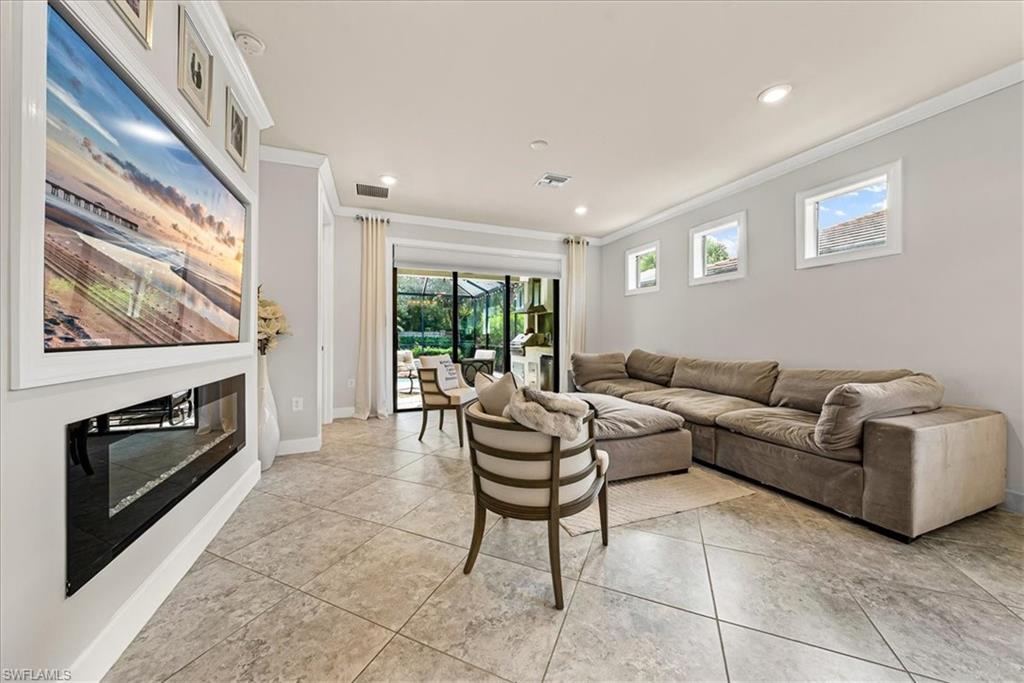 7670 Jacaranda LN