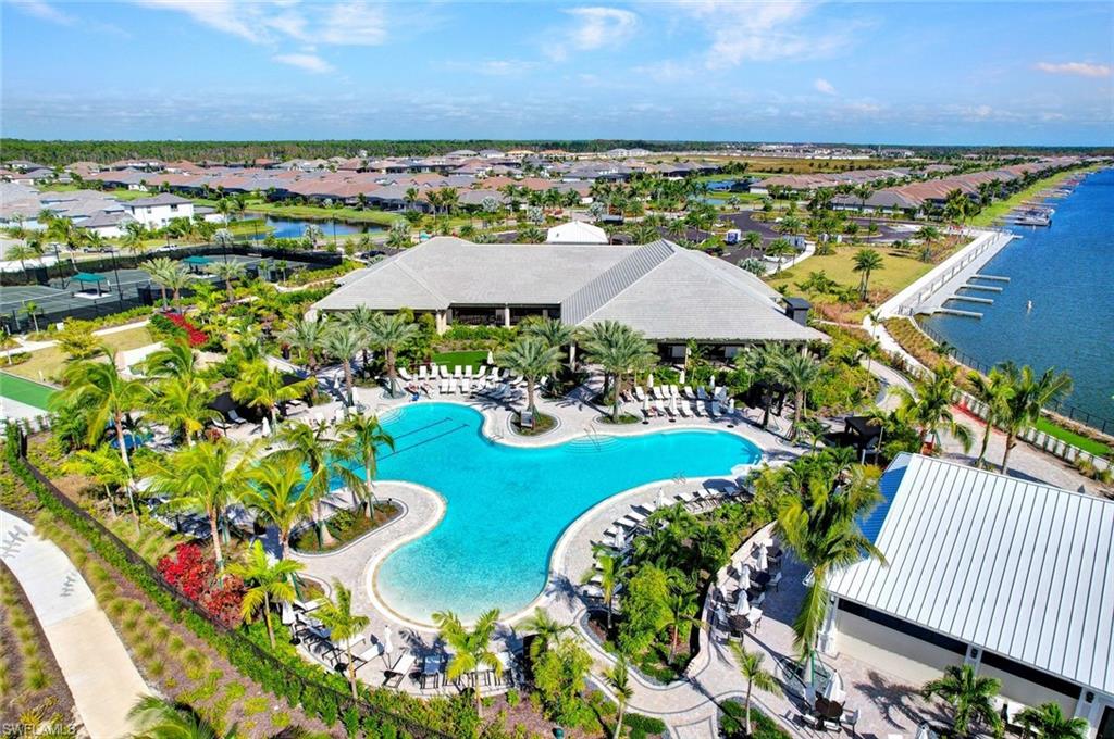 ESPLANADE LAKE CLUB - Residential