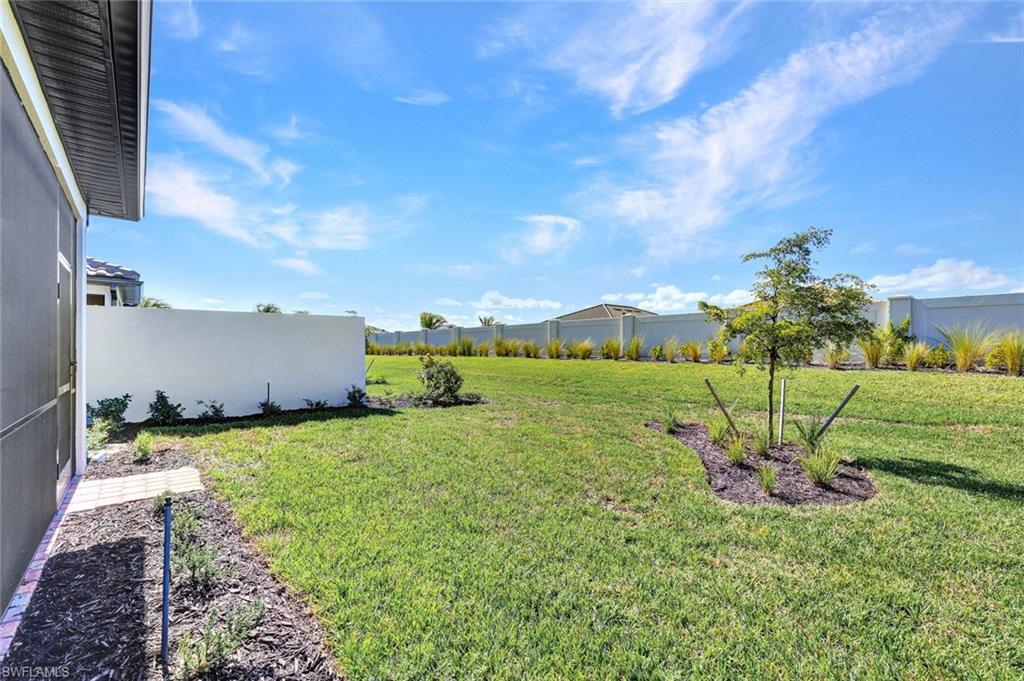 ESPLANADE LAKE CLUB - Residential