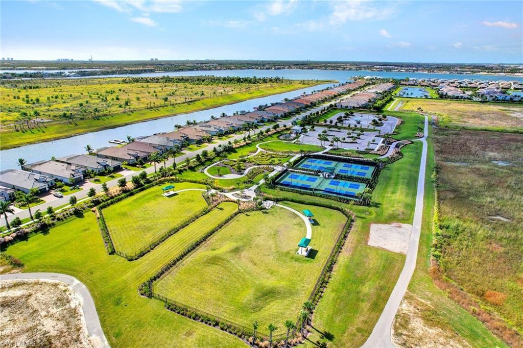 ESPLANADE LAKE CLUB - Residential