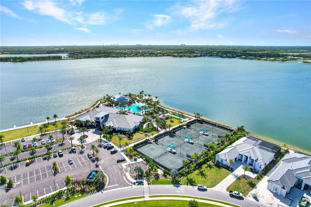 ESPLANADE LAKE CLUB - Residential