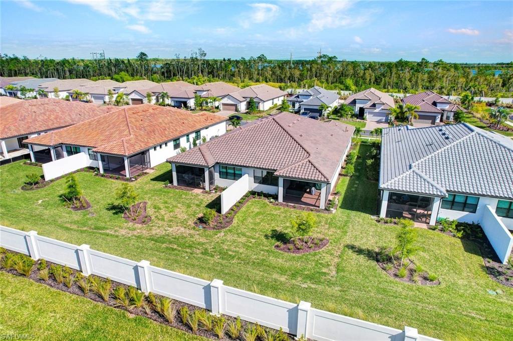 ESPLANADE LAKE CLUB - Residential