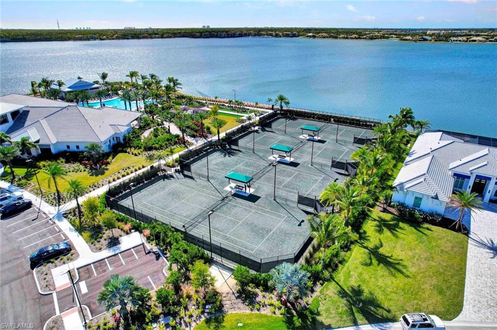 ESPLANADE LAKE CLUB - Residential