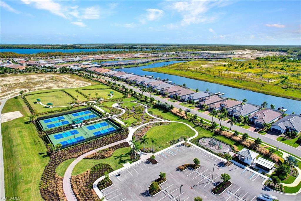 ESPLANADE LAKE CLUB - Residential