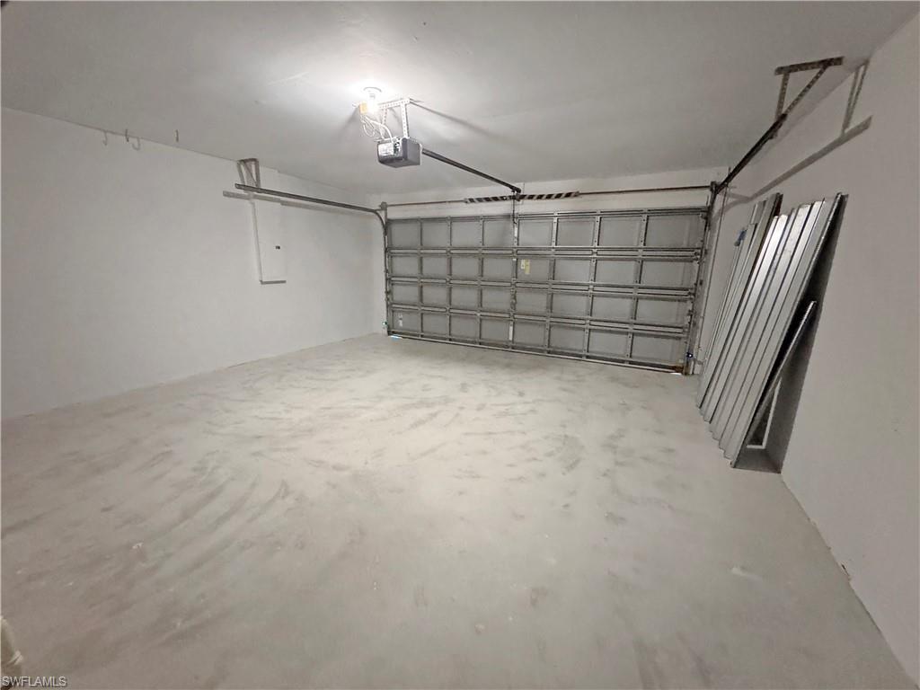 MIRROR LAKES - Residential Lease