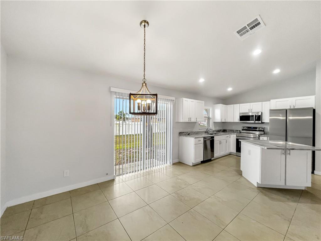 MIRROR LAKES - Residential Lease