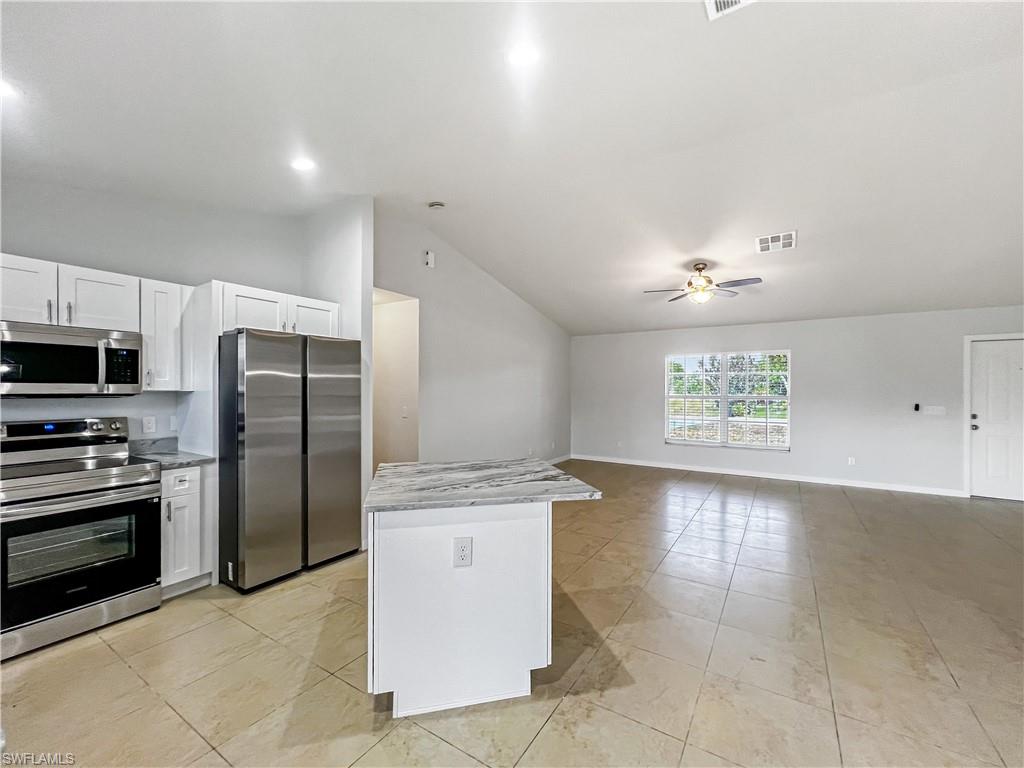 MIRROR LAKES - Residential Lease