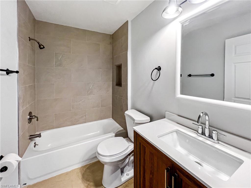 MIRROR LAKES - Residential Lease