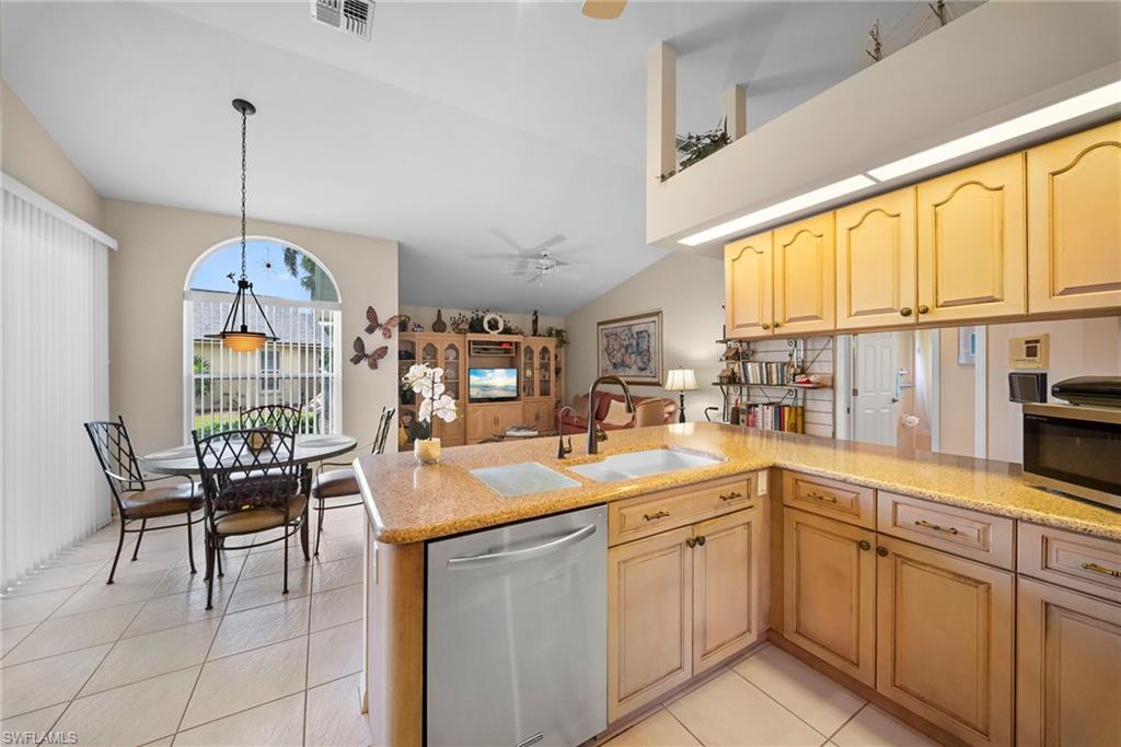 FOUNTAIN LAKES - Residential