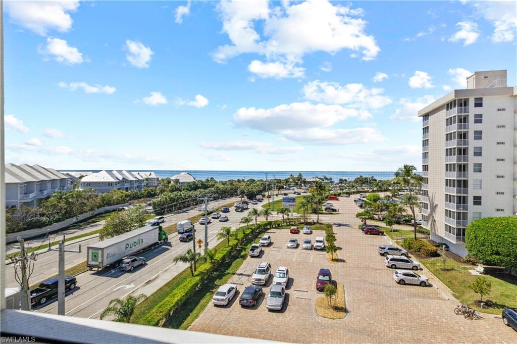 BEACH AND TENNIS CLUB - Residential