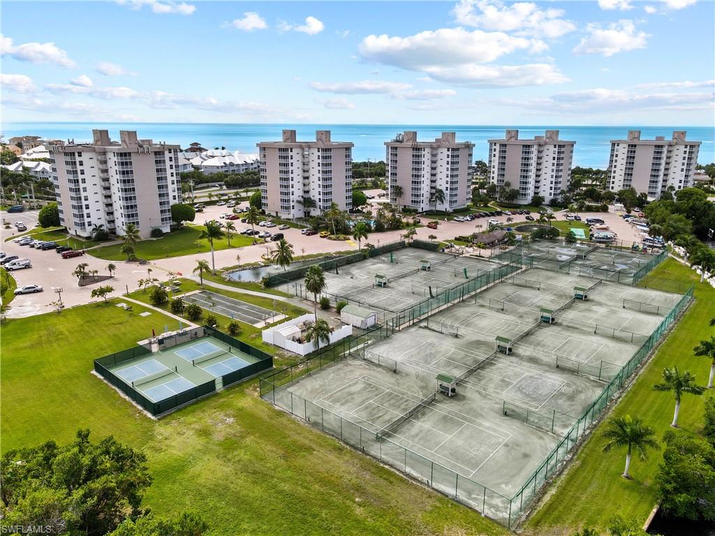 BEACH AND TENNIS CLUB - Residential