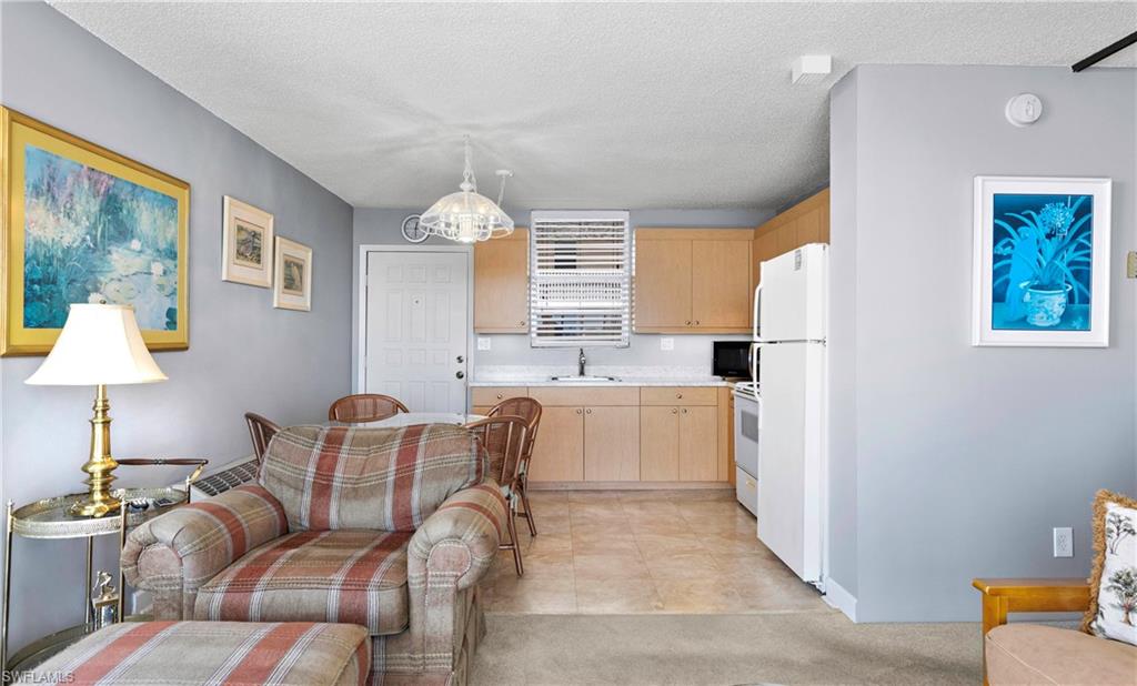 BEACH AND TENNIS CLUB - Residential