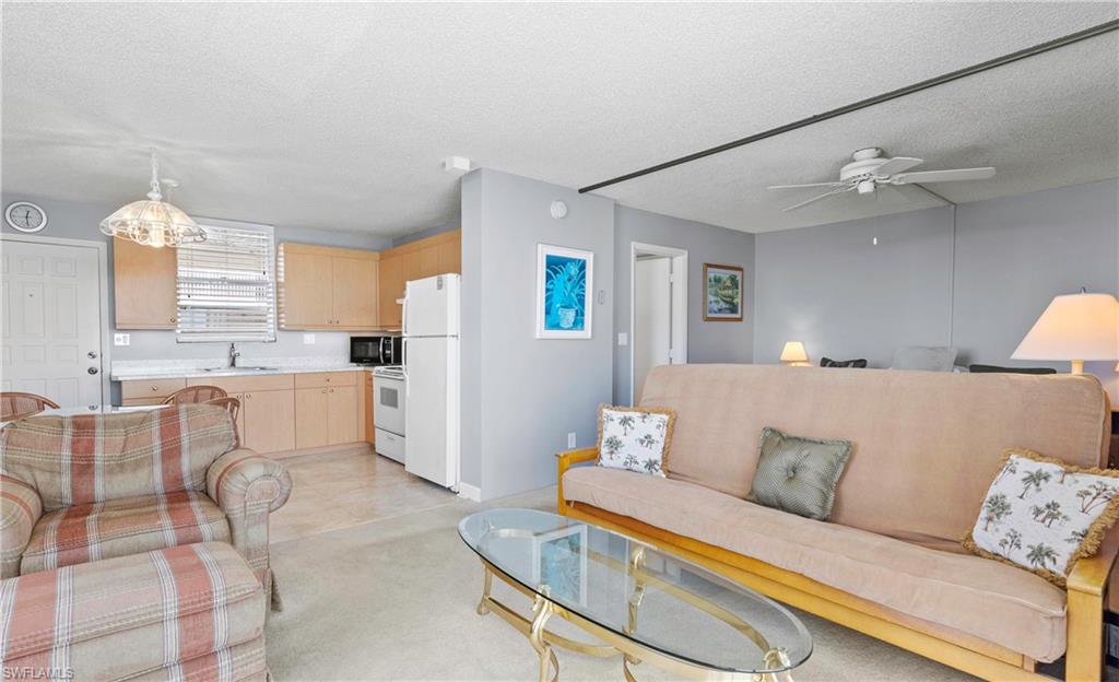 BEACH AND TENNIS CLUB - Residential