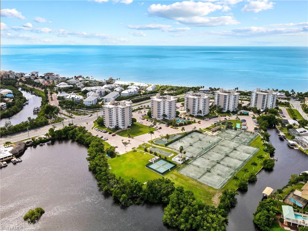 BEACH AND TENNIS CLUB - Residential