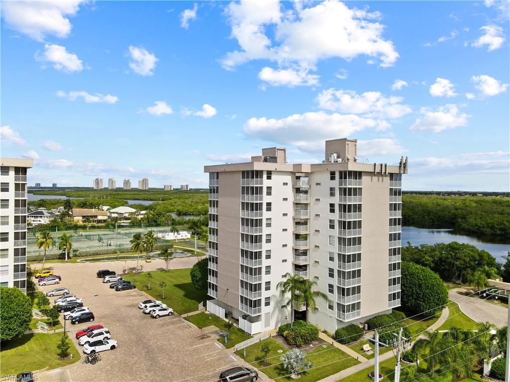 BEACH AND TENNIS CLUB - Residential