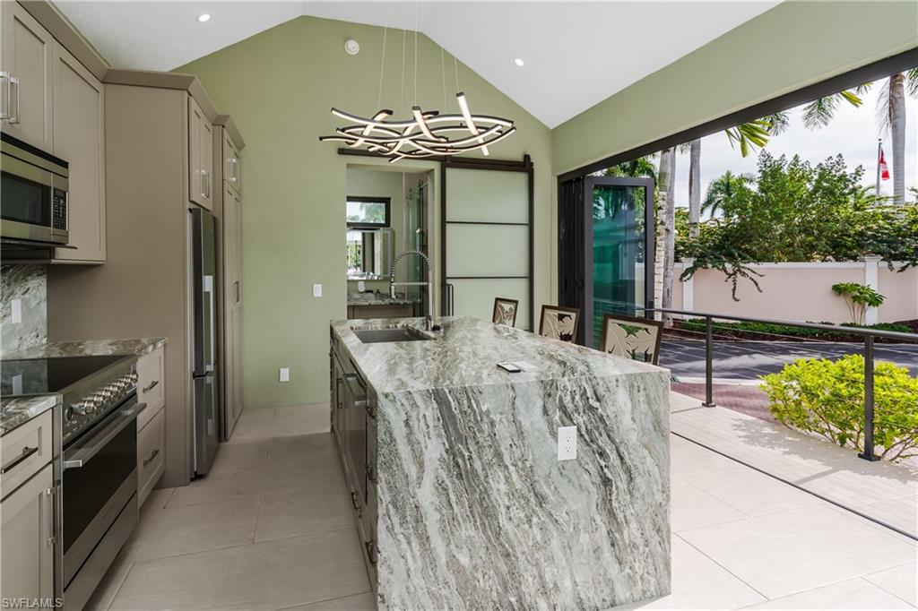 NAPLES MOTORCOACH RESORT - Land