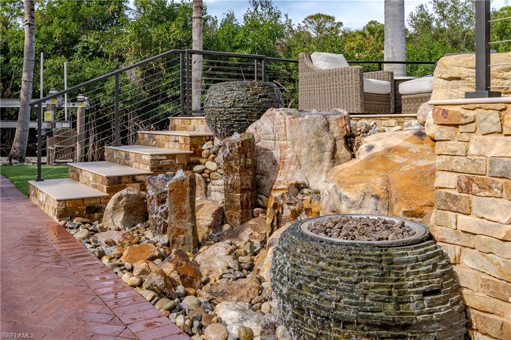 NAPLES MOTORCOACH RESORT - Land