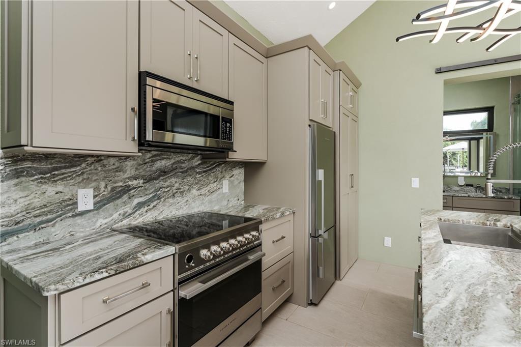 NAPLES MOTORCOACH RESORT - Land