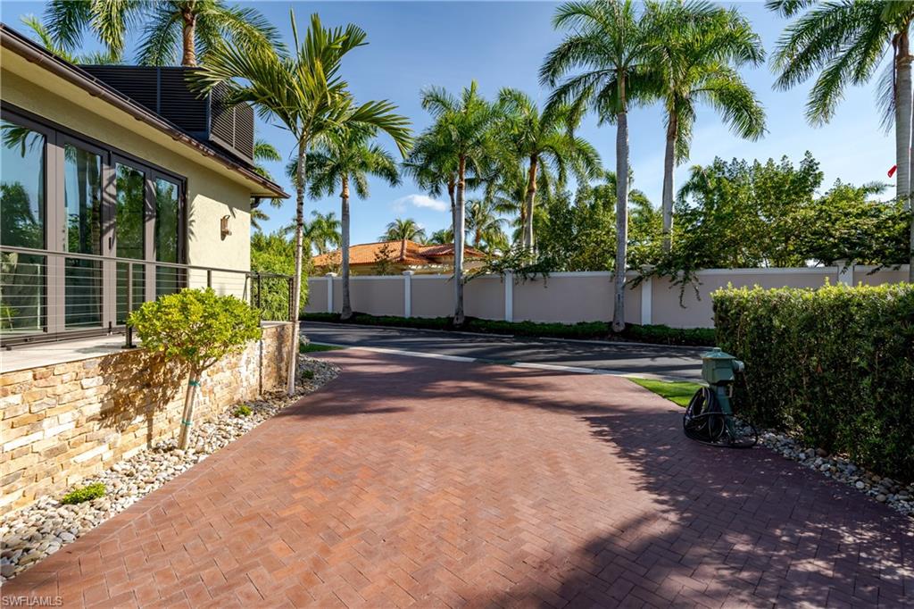 NAPLES MOTORCOACH RESORT - Land