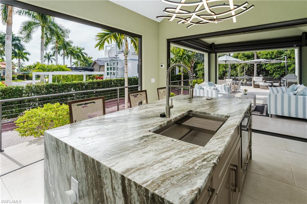 NAPLES MOTORCOACH RESORT - Land