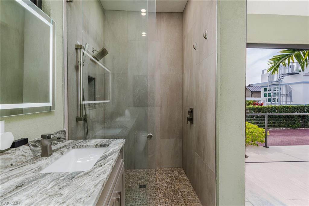 NAPLES MOTORCOACH RESORT - Land