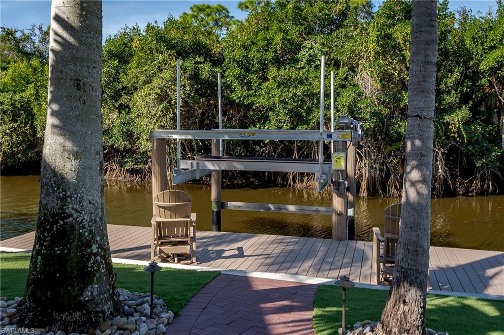 NAPLES MOTORCOACH RESORT - Land