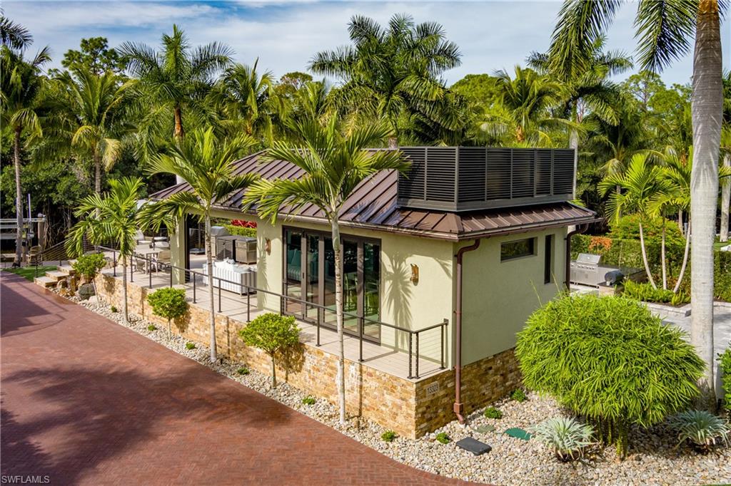 NAPLES MOTORCOACH RESORT - Land