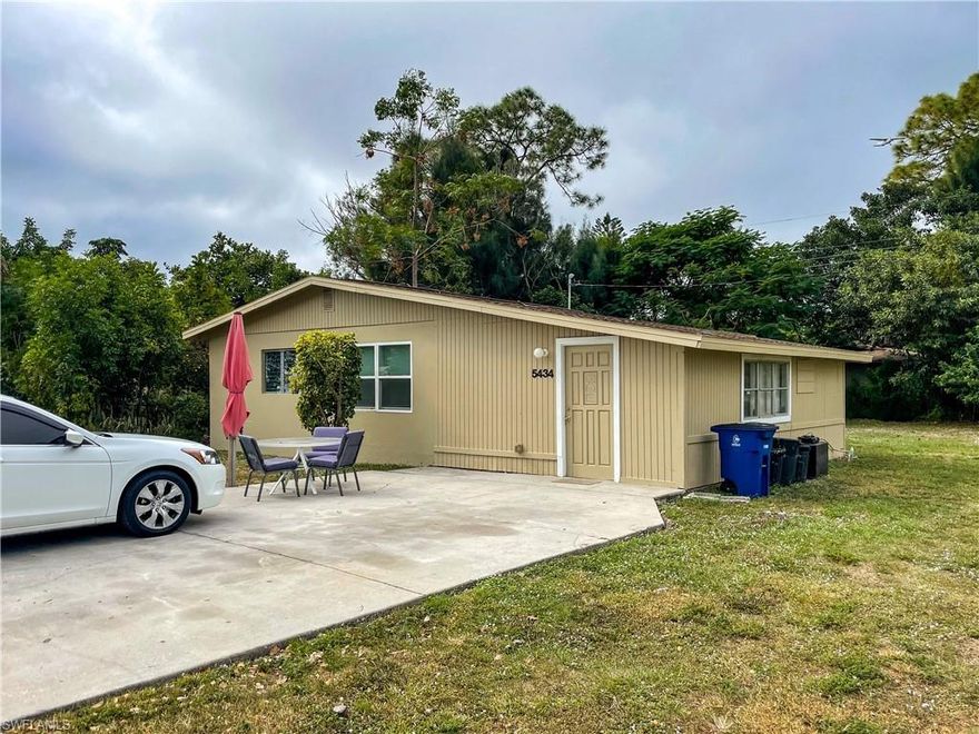 FANTASTIC OPPORTUNITY in Fort Myers! This 3 bedroom single family home has a NEWER ROOF from 2017 and NEWER HVAC from 2016, TILE THROUGHOUT, with shopping, schooling, medical care, and all points of interest SWFL has to offer nearby!  Would make a fantastic rental property with today's high-demand rental market! Call for your showing today! AGENTS SEE REMARKS!