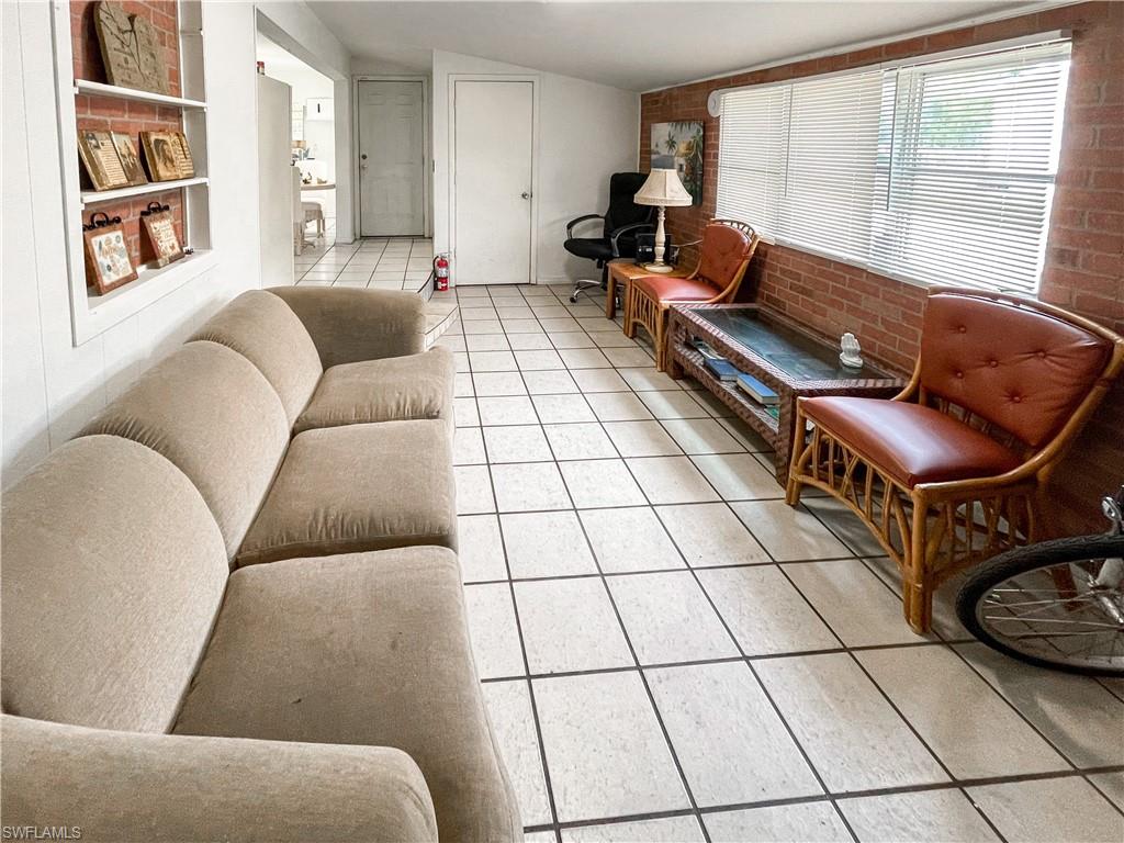 PINE MANOR - Residential