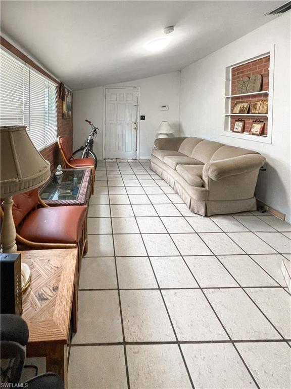 PINE MANOR - Residential