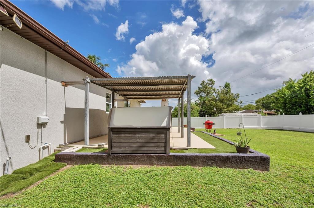 NAPLES BETTER HOMES - Residential