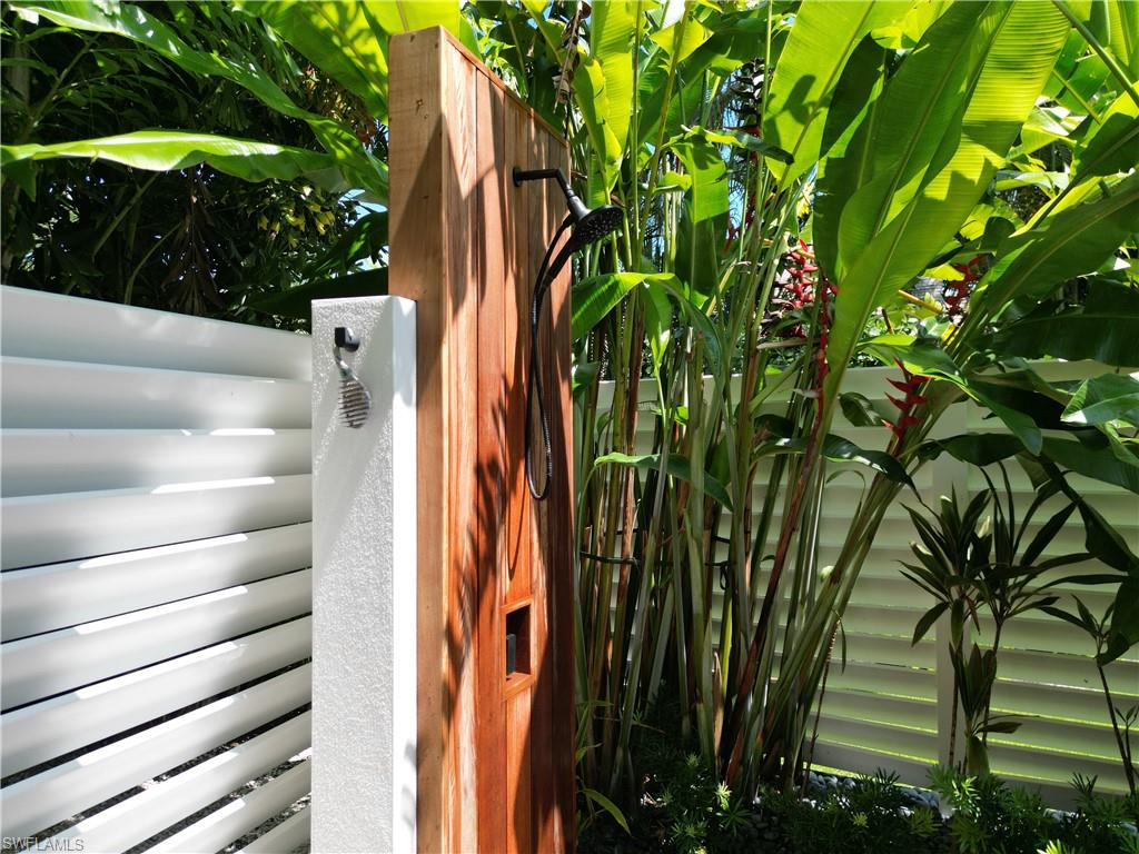 PELICAN BAY WOODS - Residential