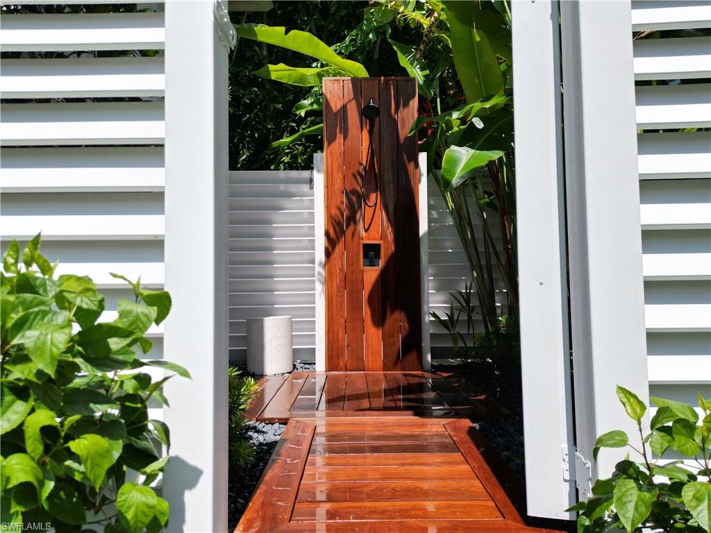 PELICAN BAY WOODS - Residential