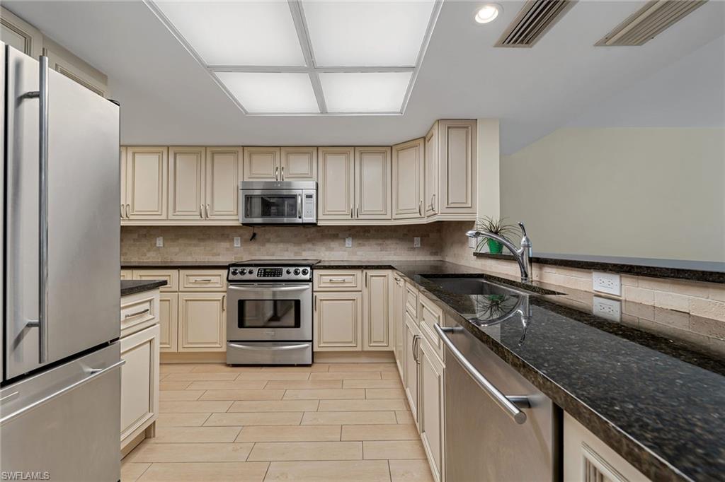 PELICAN RIDGE - Residential