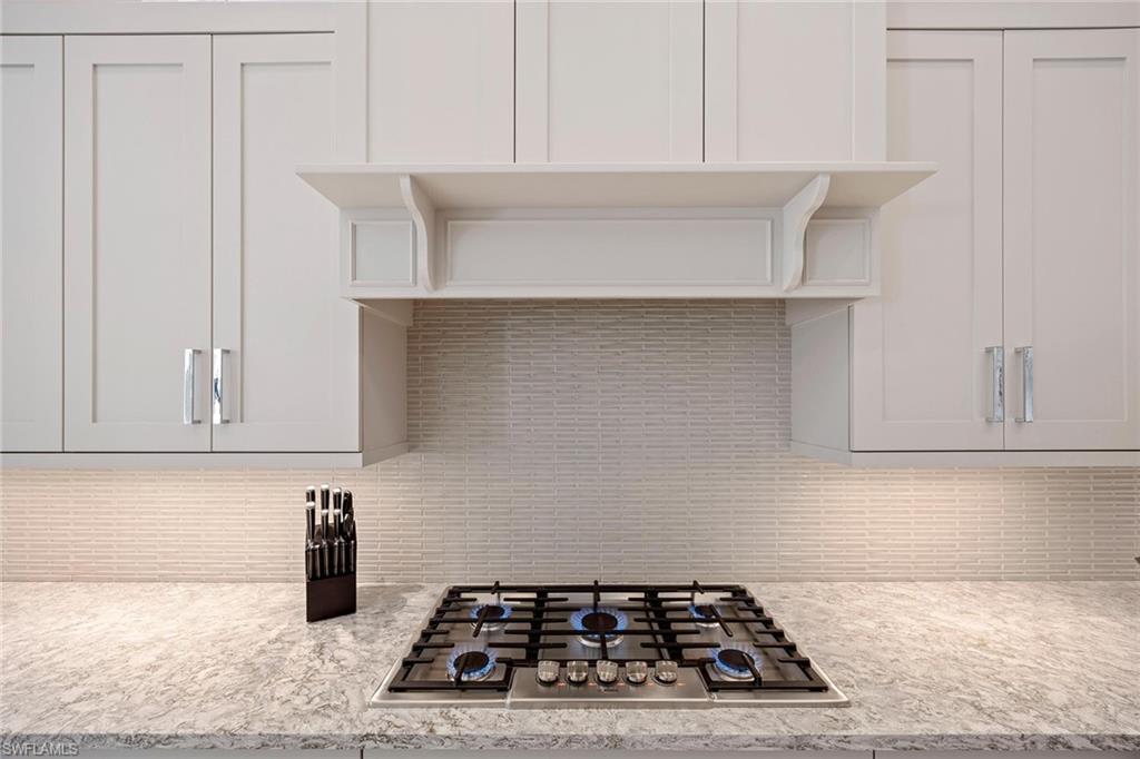 WINDWARD ISLE - Residential