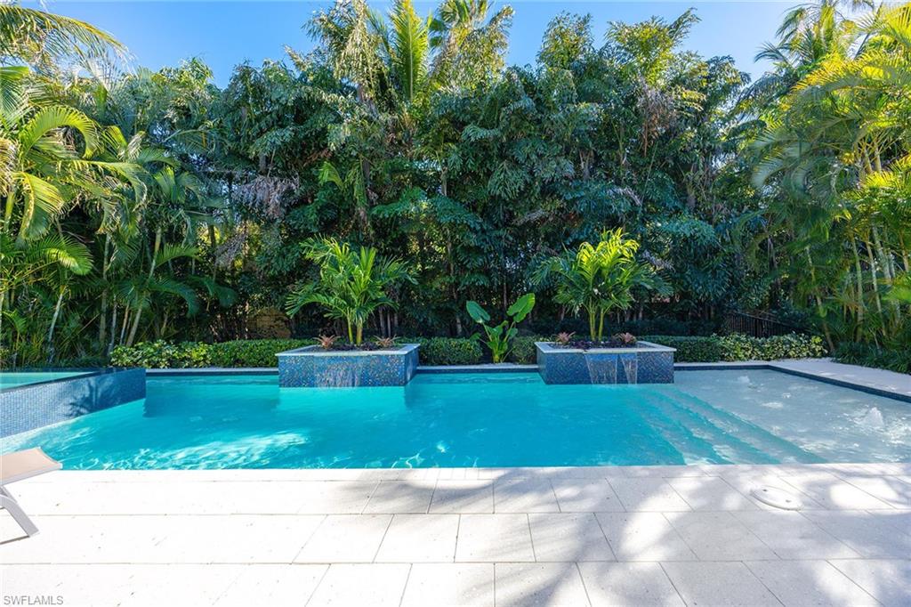 WINDWARD ISLE - Residential