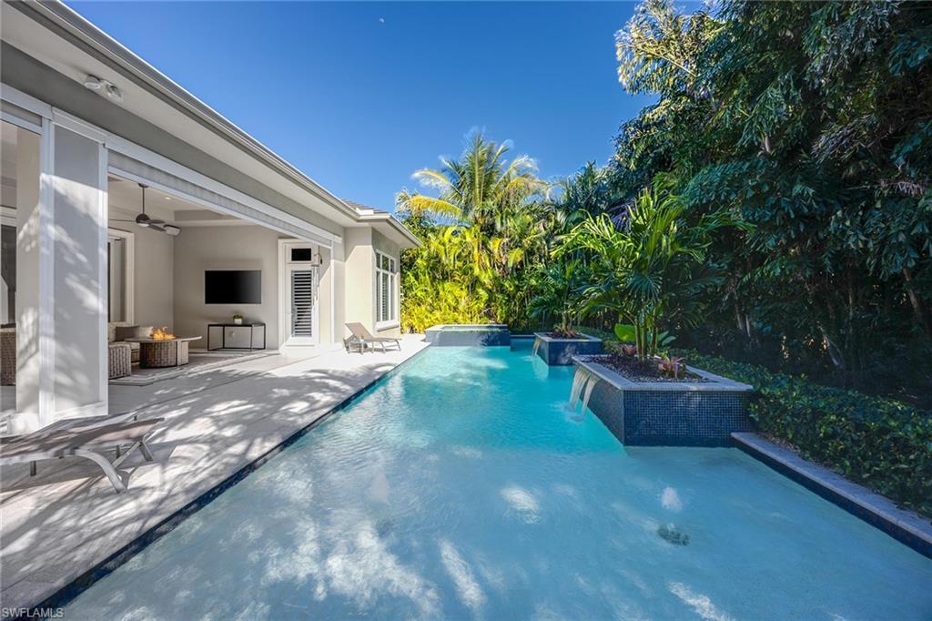 WINDWARD ISLE - Residential