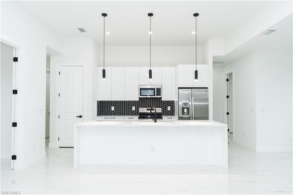 CAPE CORAL - Residential Lease